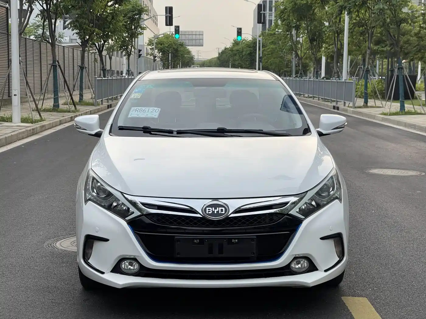 BYD Qin New Energy 2015 1.5T Double Champion Flagship Plus фото 2