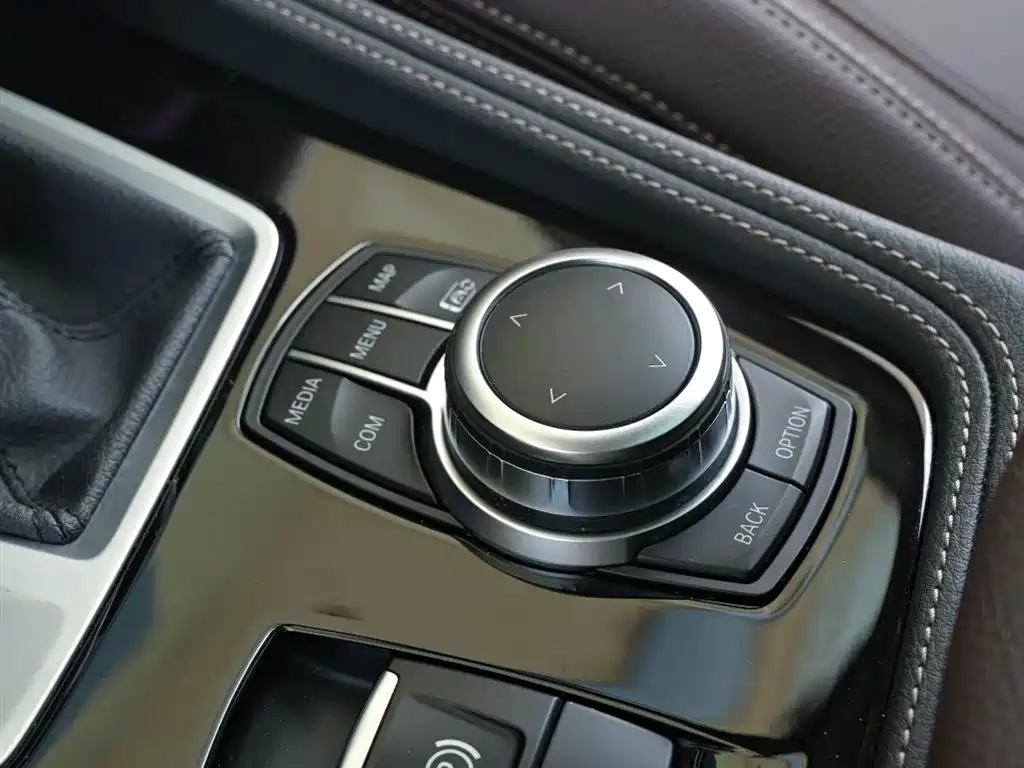 BMW 1 Series 2023 125i M Sport Shadow Edition фото 16