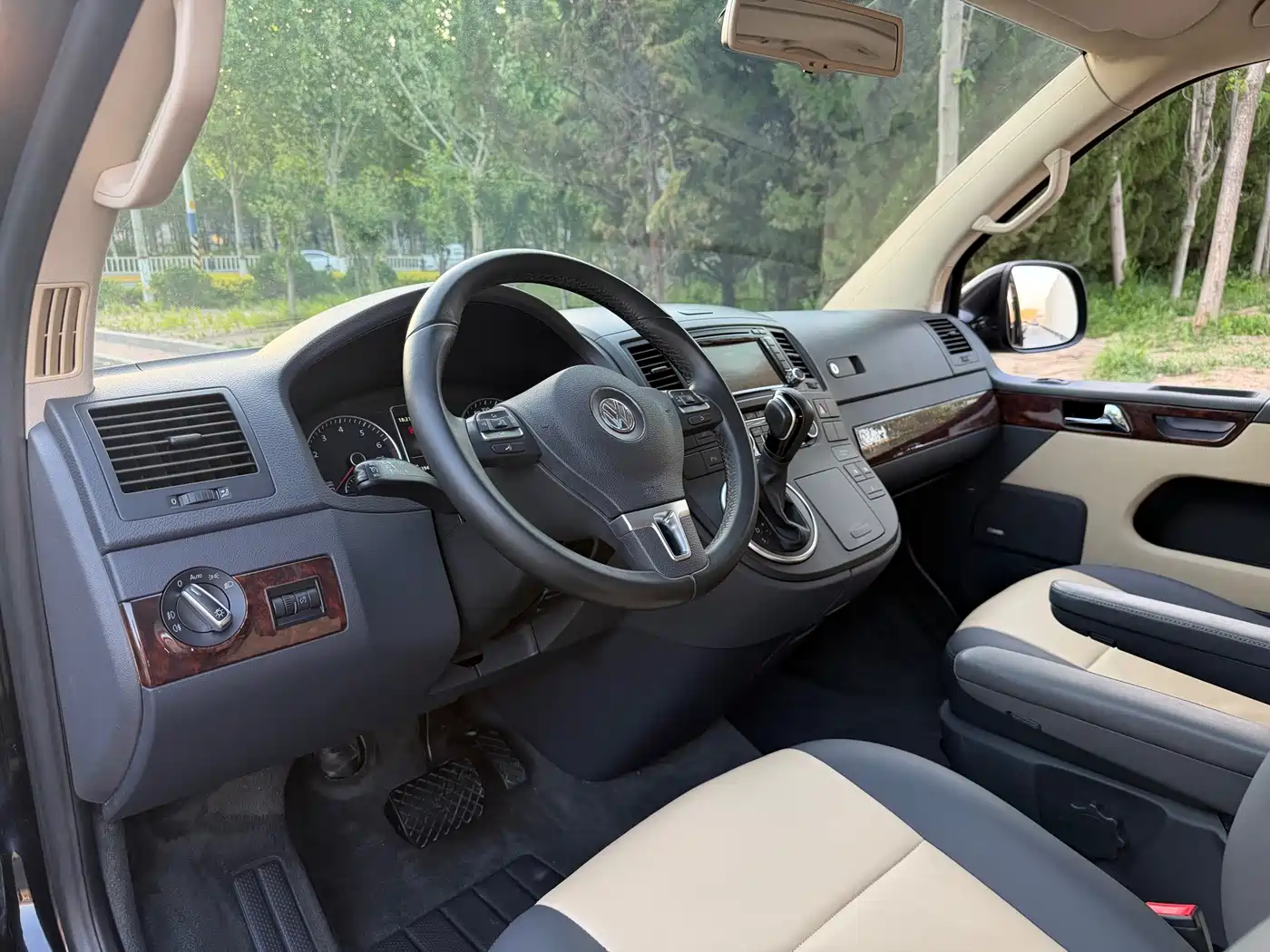 Volkswagen Multivan 2012 2.0TSI 4WD Premium фото 11