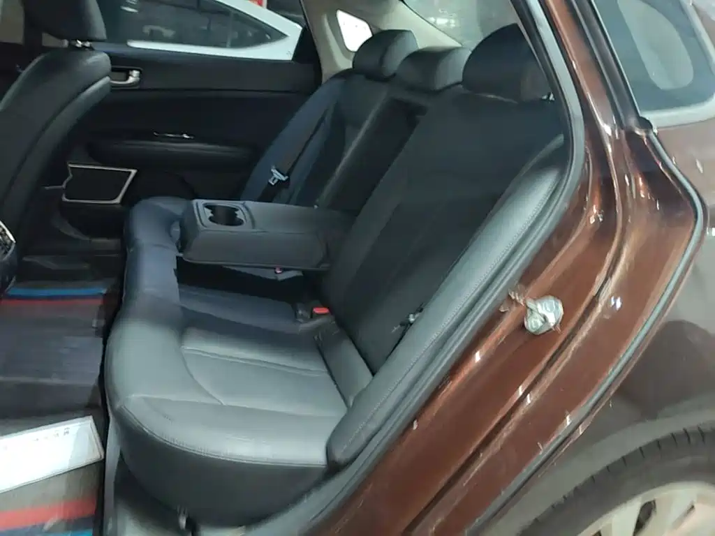 Photo 17 - Kia K5