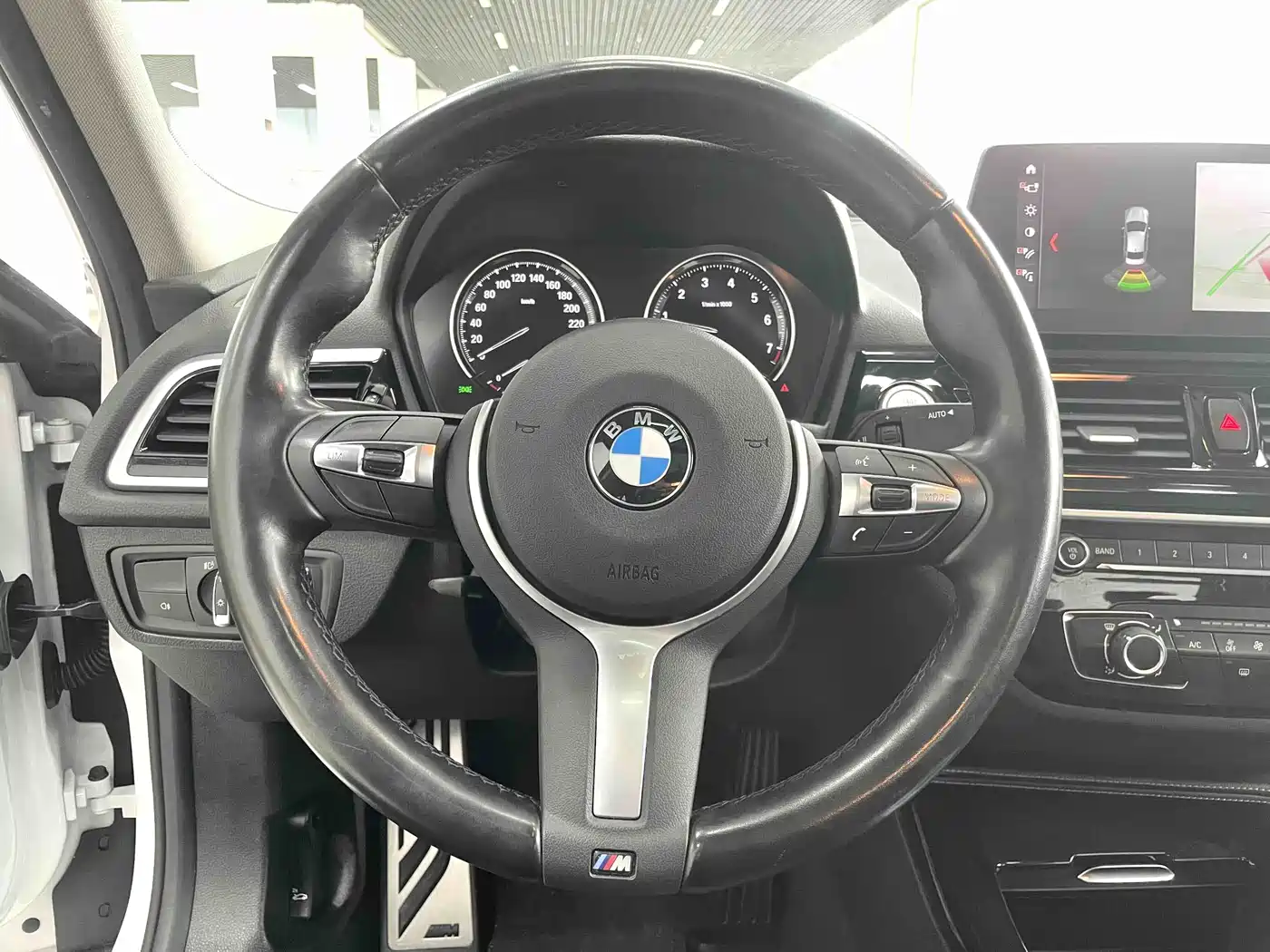 BMW 1 Series 2023 120i M Sport Radiance Edition фото 8