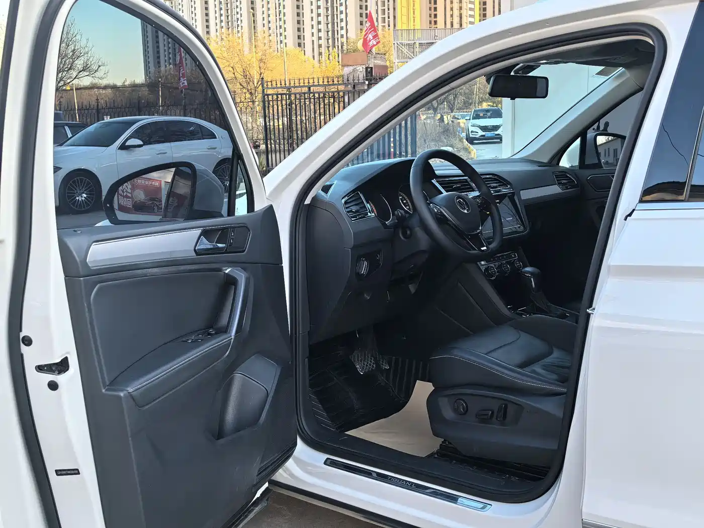 Volkswagen Tiguan L 2021 330TSI Automatic 2WD Smart фото 12