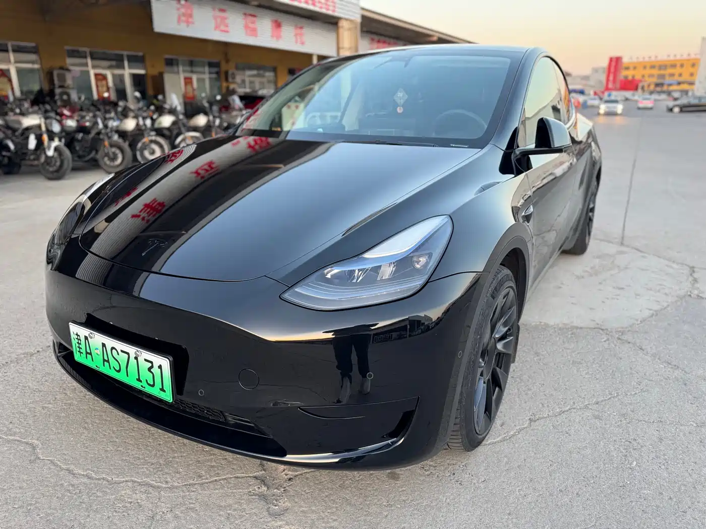 TESLA MODEL Y