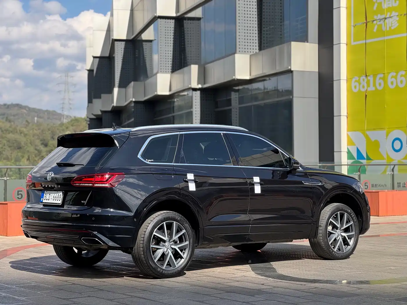 Volkswagen Touareg 2019 3.0TSI Sharp Edge Edition China VI фото 14