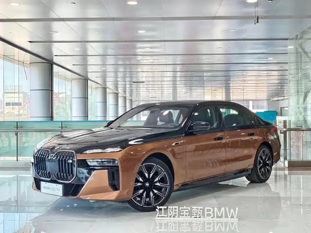 BMW i7 M70L 2024