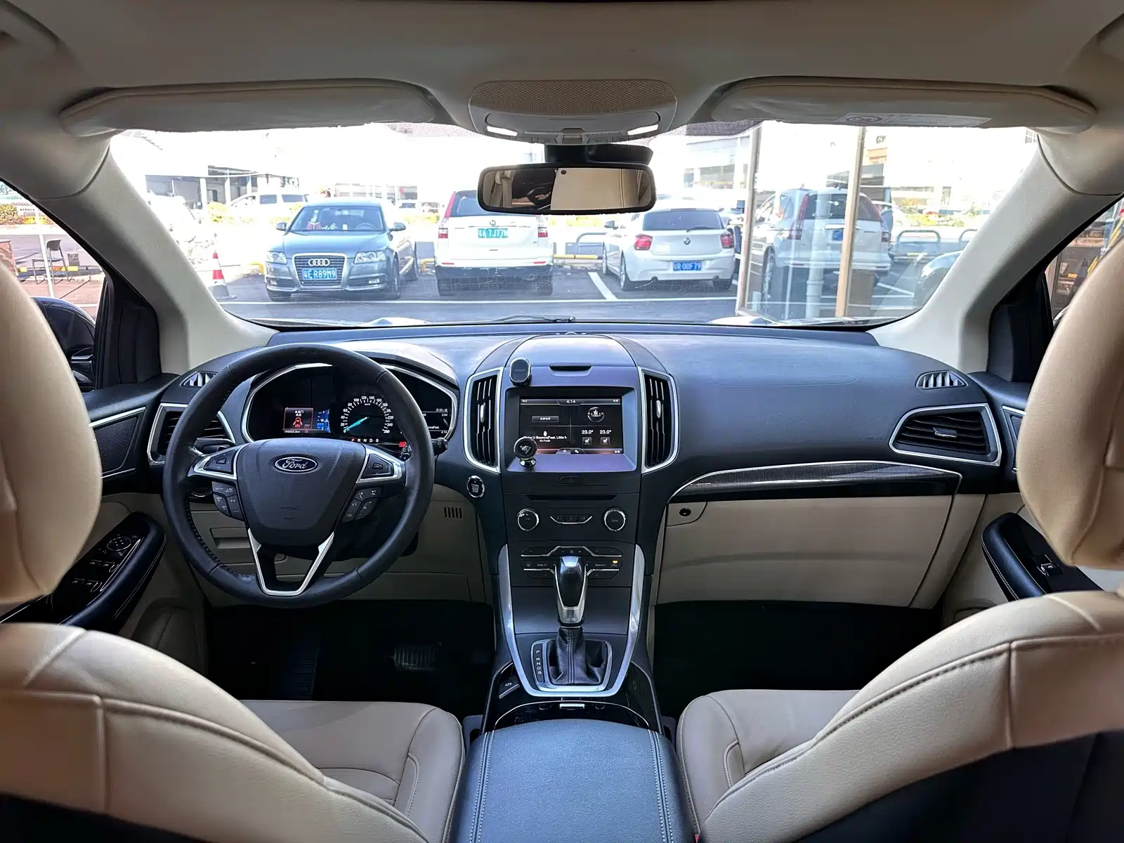 Фото 13 - Ford Edge