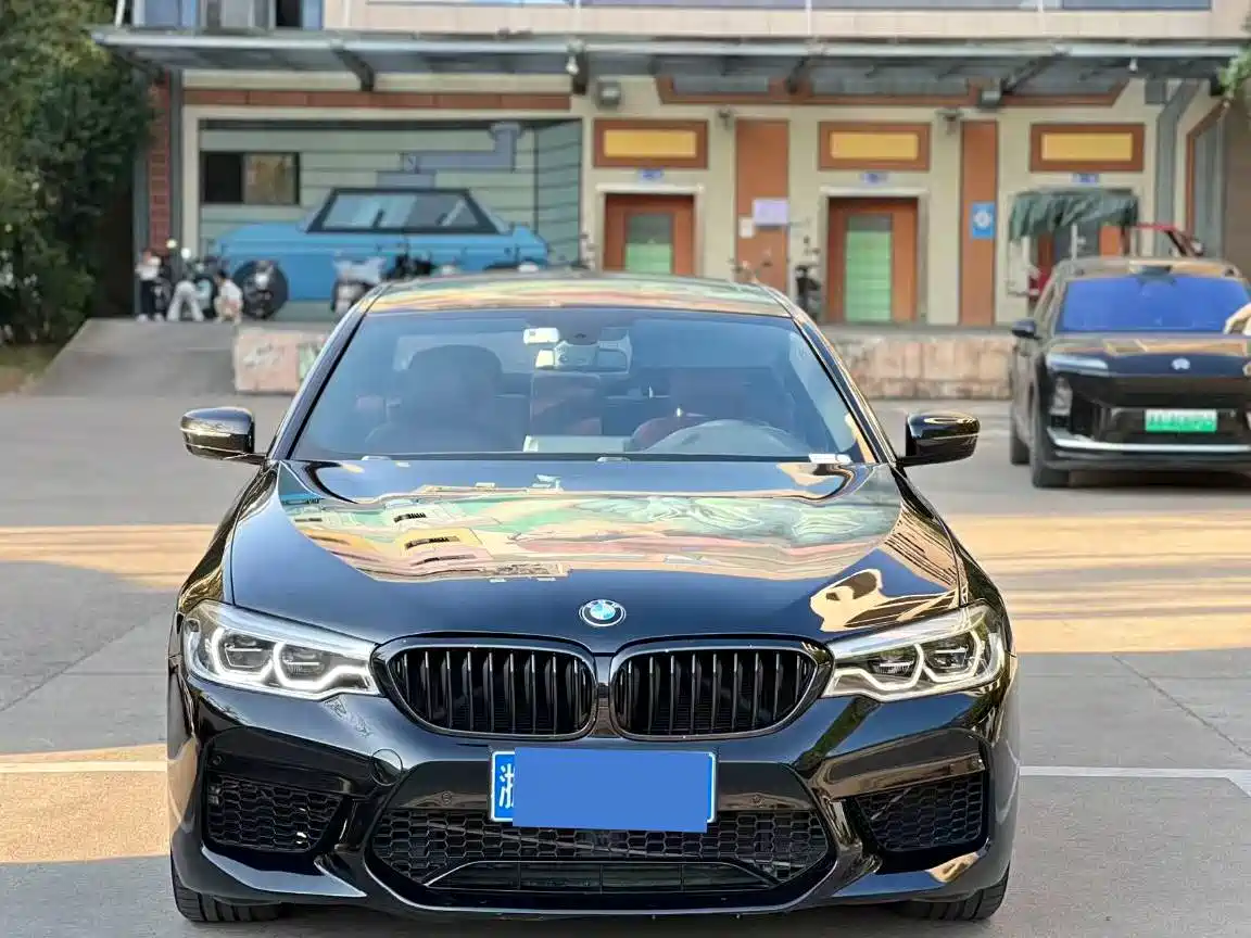Photo 3 - BMW 5 Series