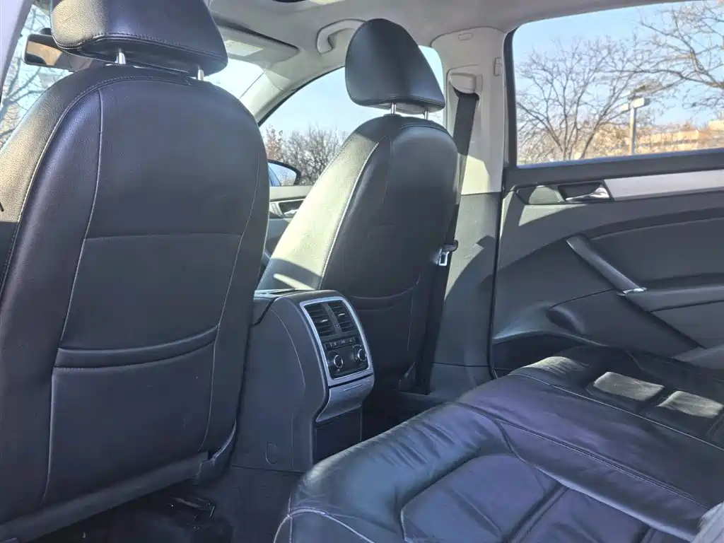 Volkswagen Passat 2014 1.8TSI Automatic Honor Edition фото 5