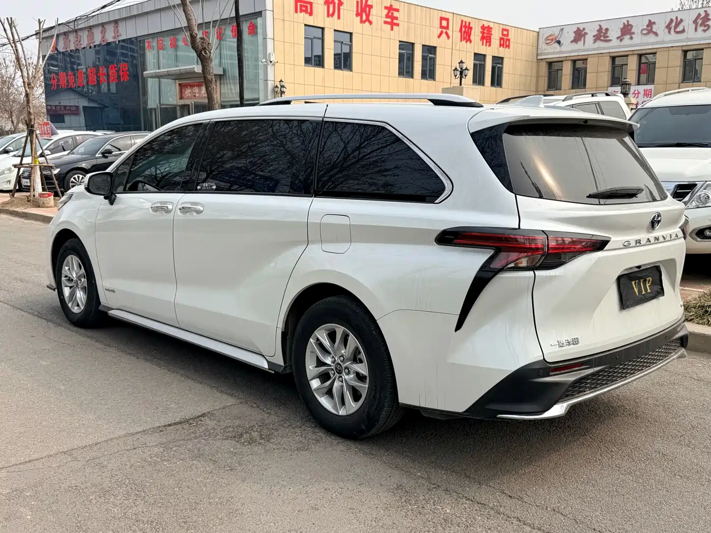 Toyota Granvia 2023 2.5L Hybrid Comfort Edition фото 5