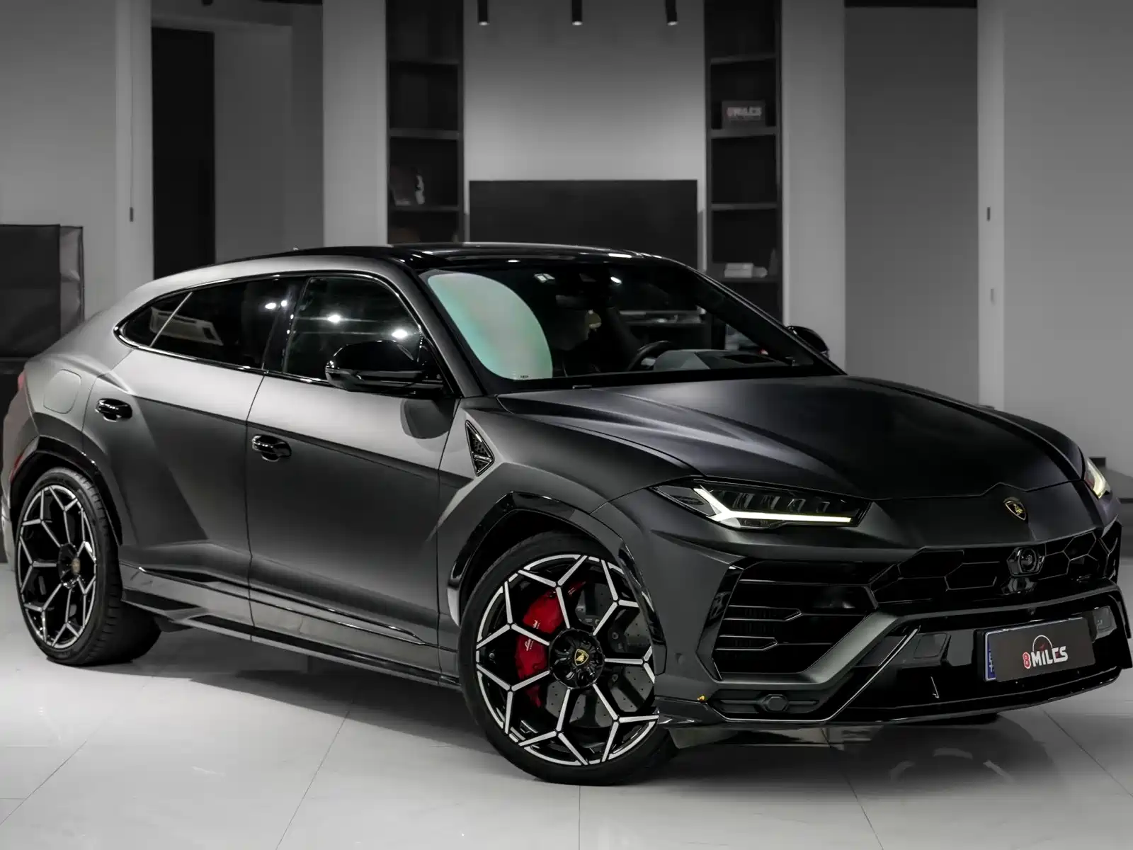 Фото 1 - Lamborghini Urus
