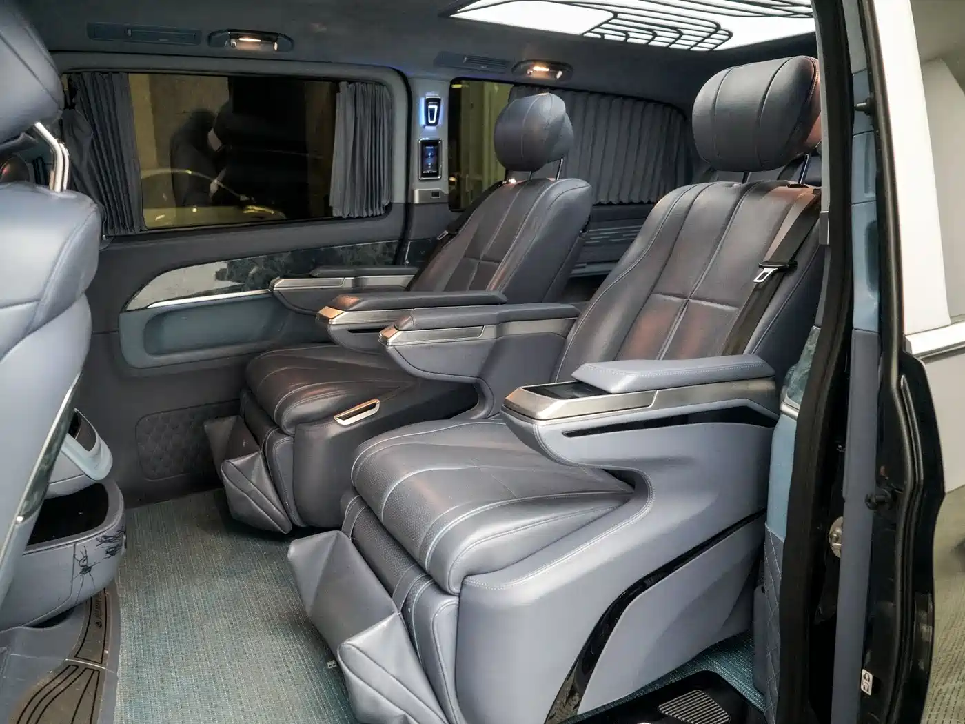 Mercedes-Benz V-Class 2022 V 260 L Long Wheelbase Prestige Edition фото 12