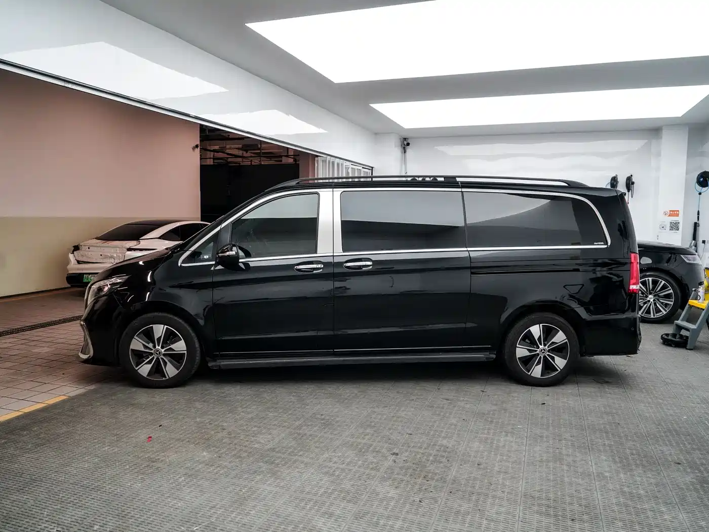 Mercedes-Benz V-Class 2022 V 260 L Long Wheelbase Prestige Edition фото 4