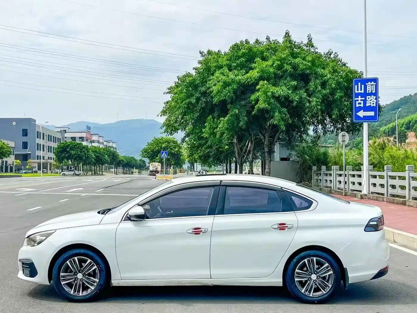 Peugeot 308 2016 1.6L Automatic Fashion фото 5
