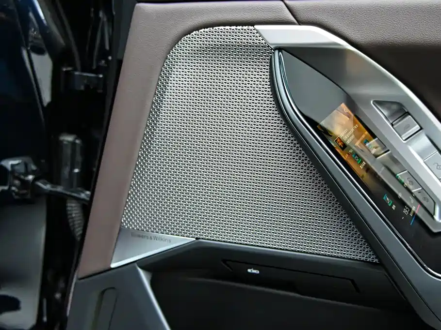 BMW 7 Series 2023 Model 735Li M Sport Package фото 28