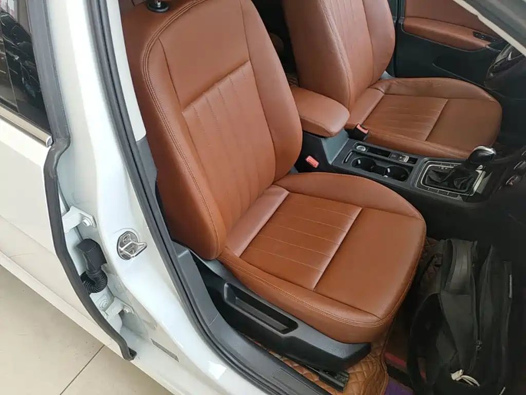 Фото 25 - Volkswagen Golf