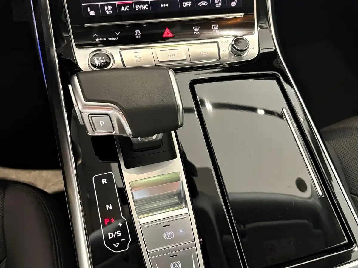 Audi Q8 2024 2023 55 TFSI Luxury Sport