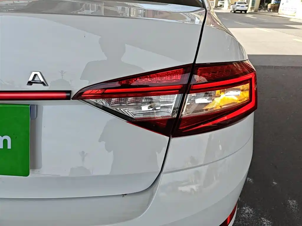 Škoda Octavia 2019 1.5L Automatic Smart Luxury China VI фото 8