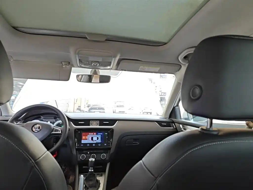 Škoda Octavia 2019 1.5L Automatic Smart Luxury China VI фото 18