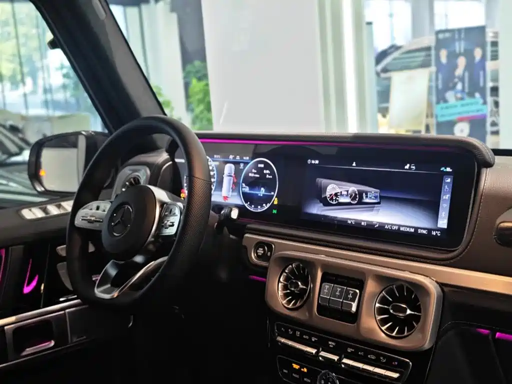 Mercedes-Benz G-Class 2024 G 500 фото 11
