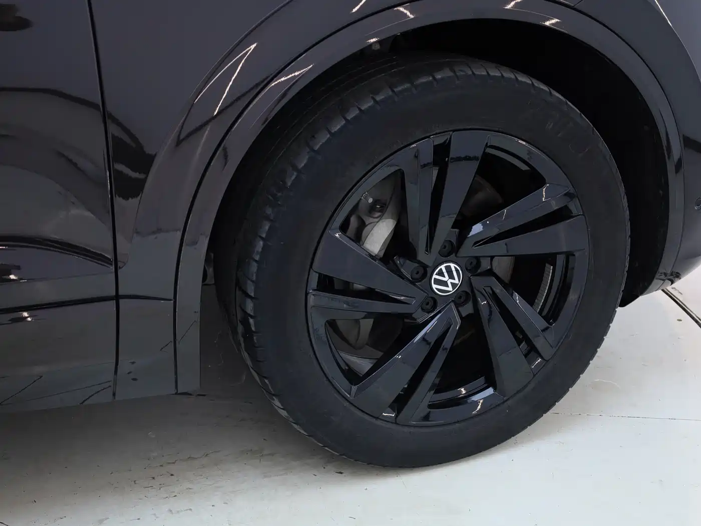 Volkswagen Touareg 2022 3.0TSI Rui Xiang Edition Gloss Black Sport Package фото 17