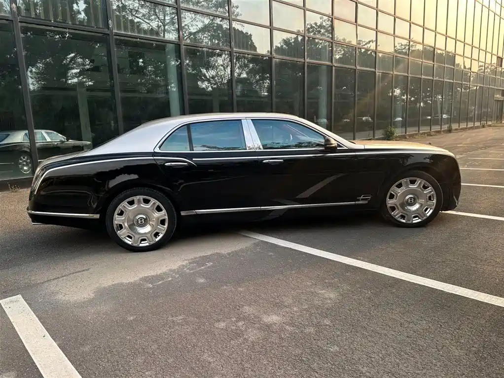 Bentley Mulsanne 2012 Model 6.8T Diamond Jubilee фото 4