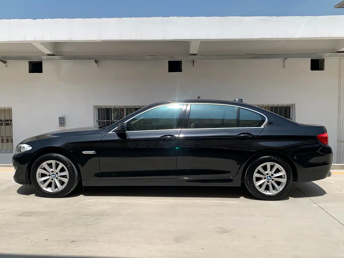 BMW 5 Series 2011 523Li Luxury фото 4