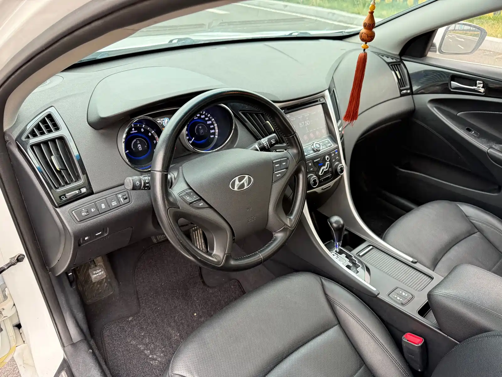 Photo 9 - Hyundai Sonata
