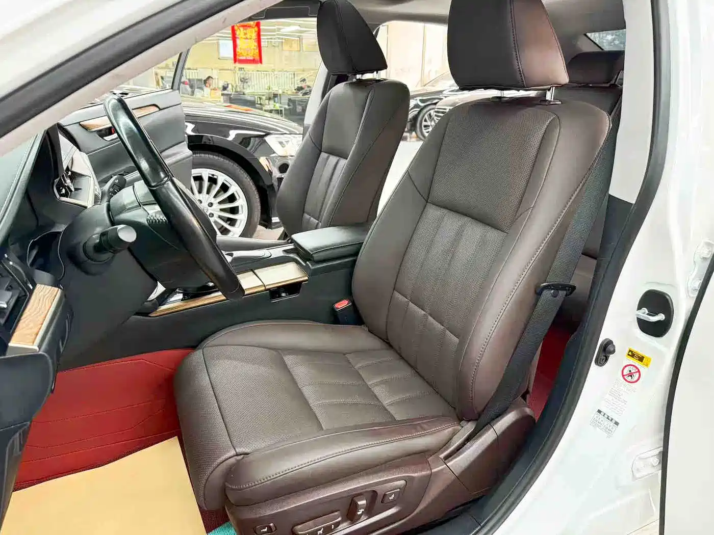Lexus ES 2017 200 30th Anniversary Edition фото 16