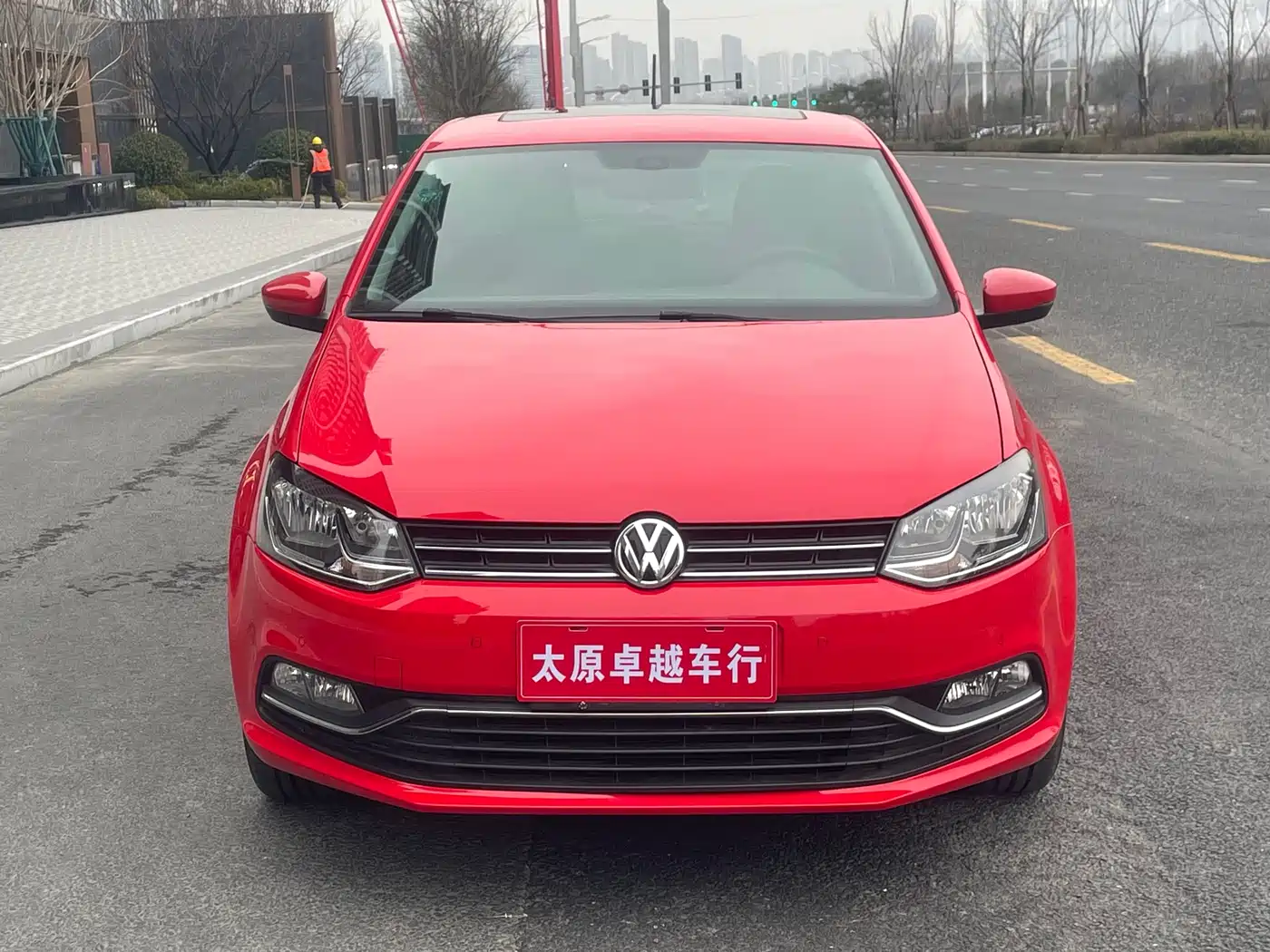 Volkswagen Polo 2016 1.6L Automatic Luxury фото 2