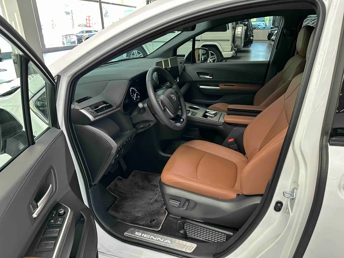 Toyota Sienna 2026 2.5L Hybrid FWD Exclusive Premium Edition фото 8