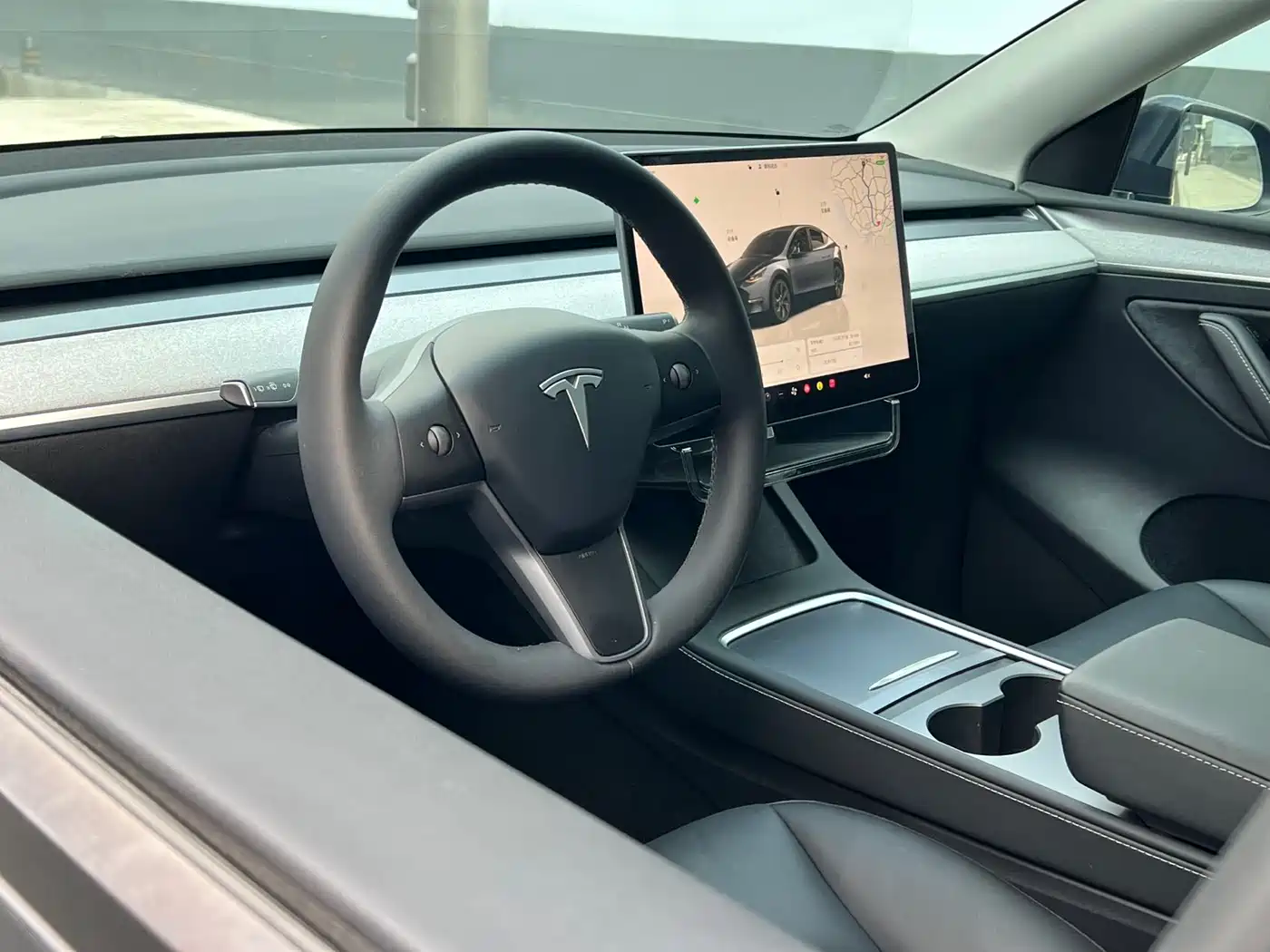 TESLA MODEL Y