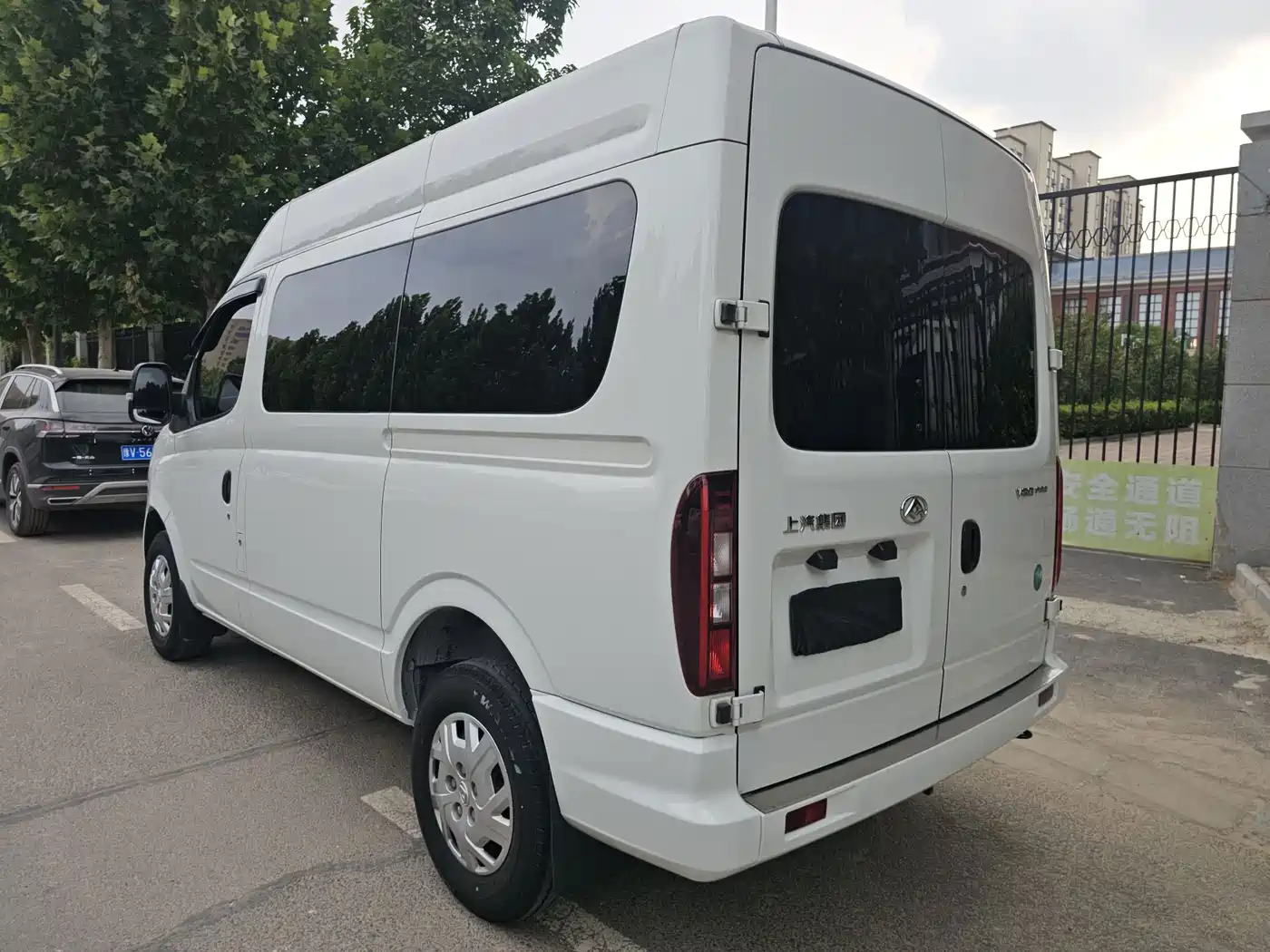 SAIC Maxus Xintu V80 2024 2025 PRO Aoyun 2.0T Manual Short Wheelbase Medium Roof 5/6-Seater