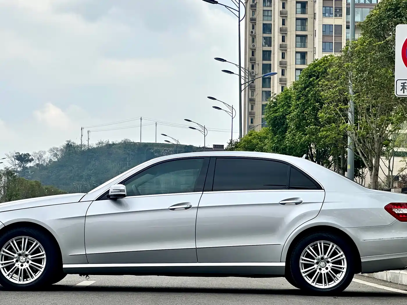 Mercedes-Benz E-Class 2012 E 300 L Elegance Model фото 13