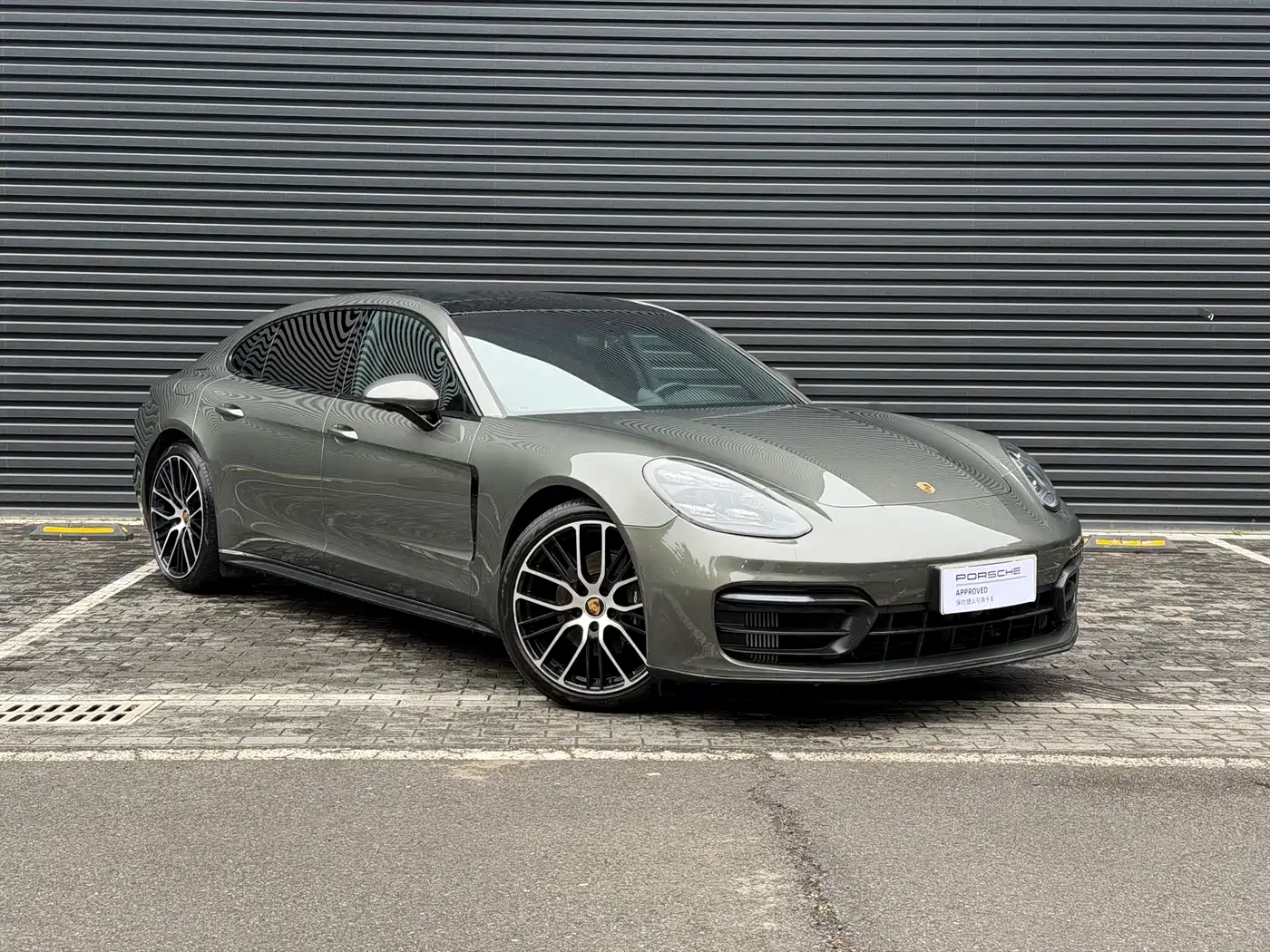Porsche Panamera 2023 Panamera Executive Long Wheelbase Platinum Edition 2.9T фото 2