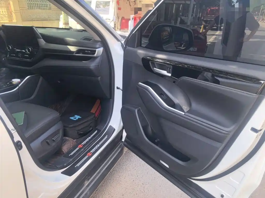 Toyota Highlander 2024 2.5L Smart Hybrid 4WD Luxury 7-seater фото 20