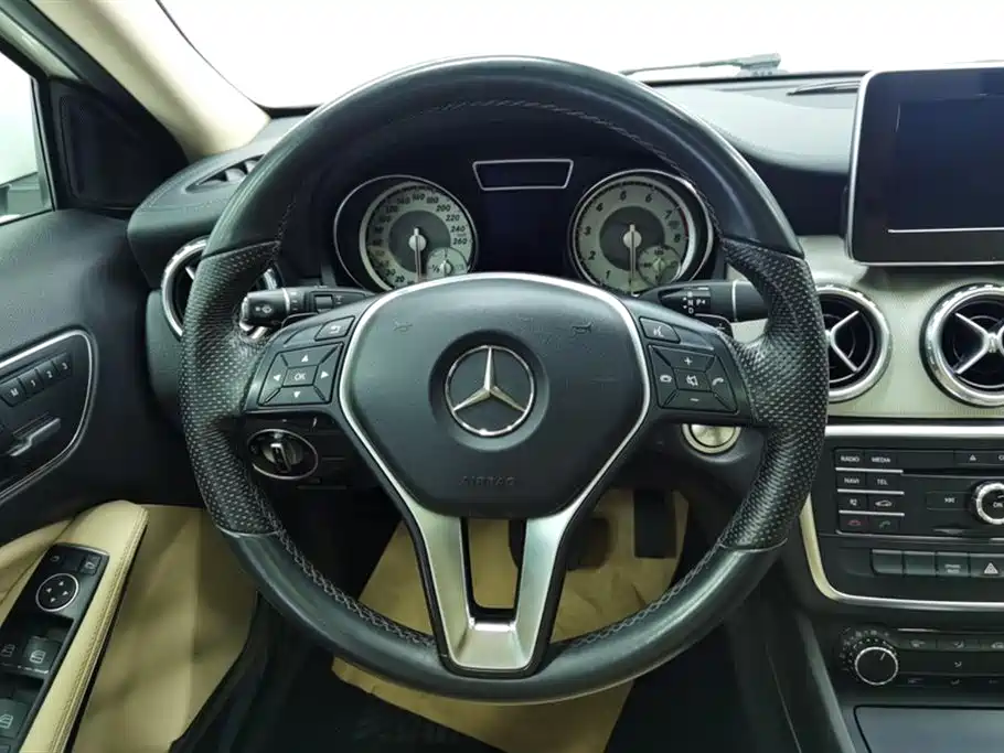 Mercedes-Benz GLA 2016 GLA 200 Fashion фото 15