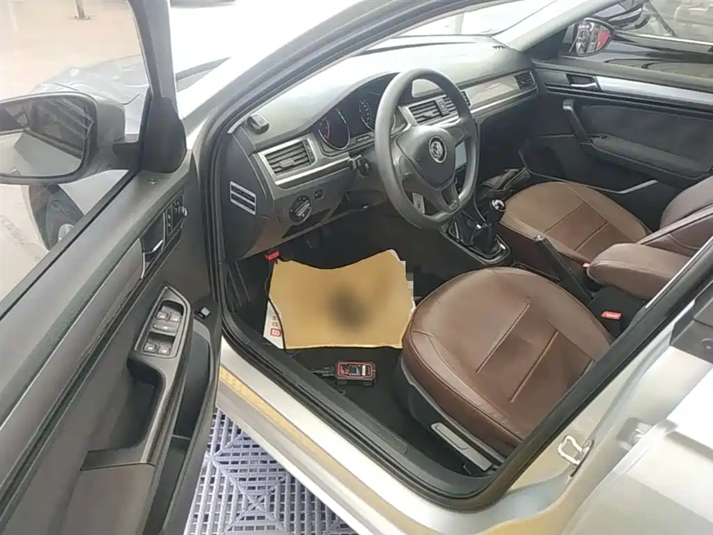 Volkswagen Bora 2016 Model 1.6L Manual Fashion фото 16