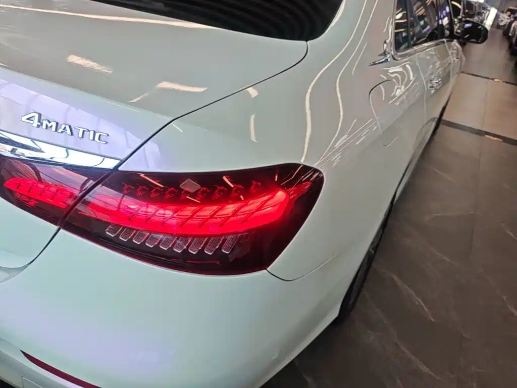 Фото 8 - Mercedes-Benz E-Class