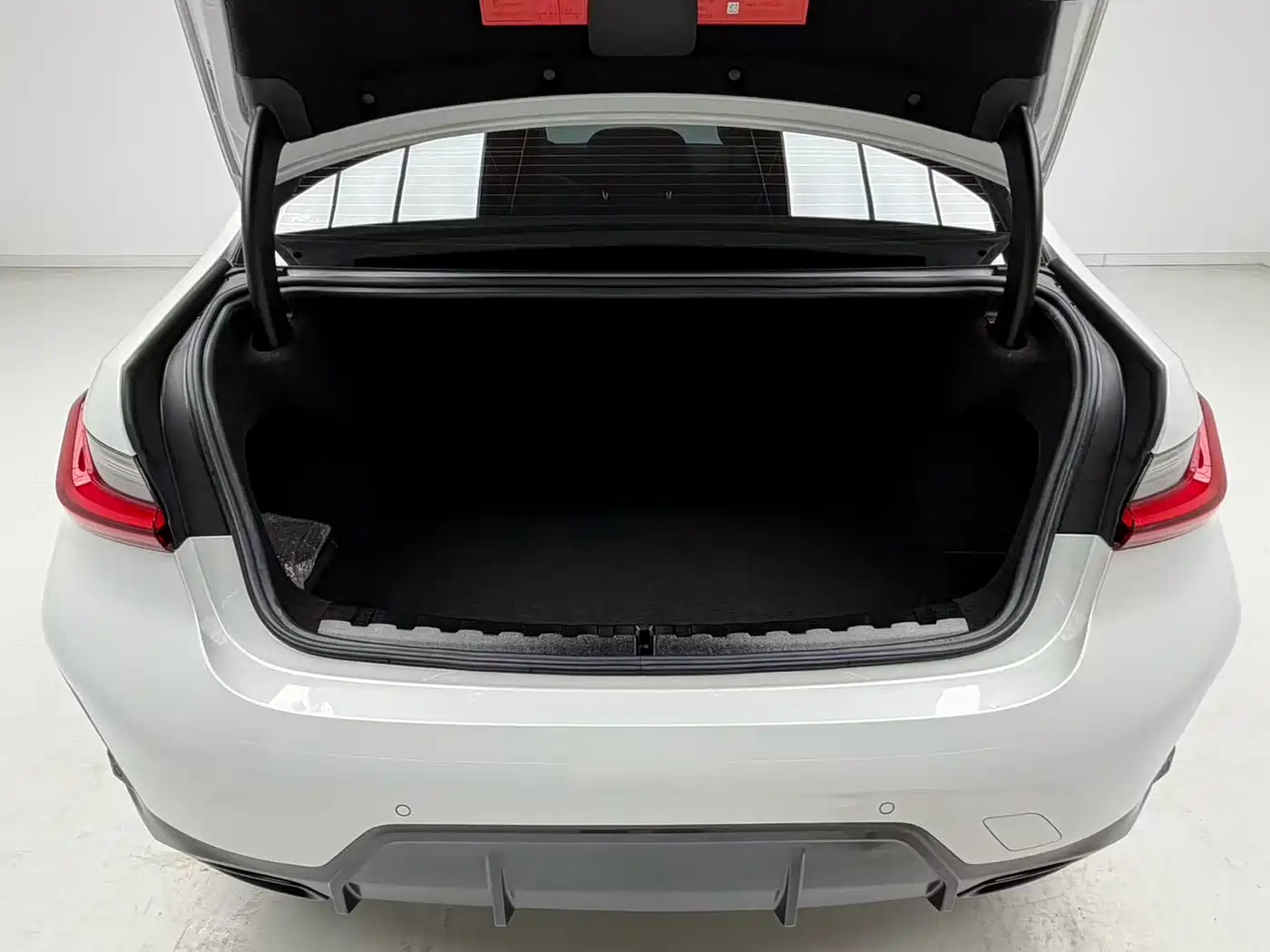 BMW 3 Series 2024 325Li M Sport Shadowline Package фото 10