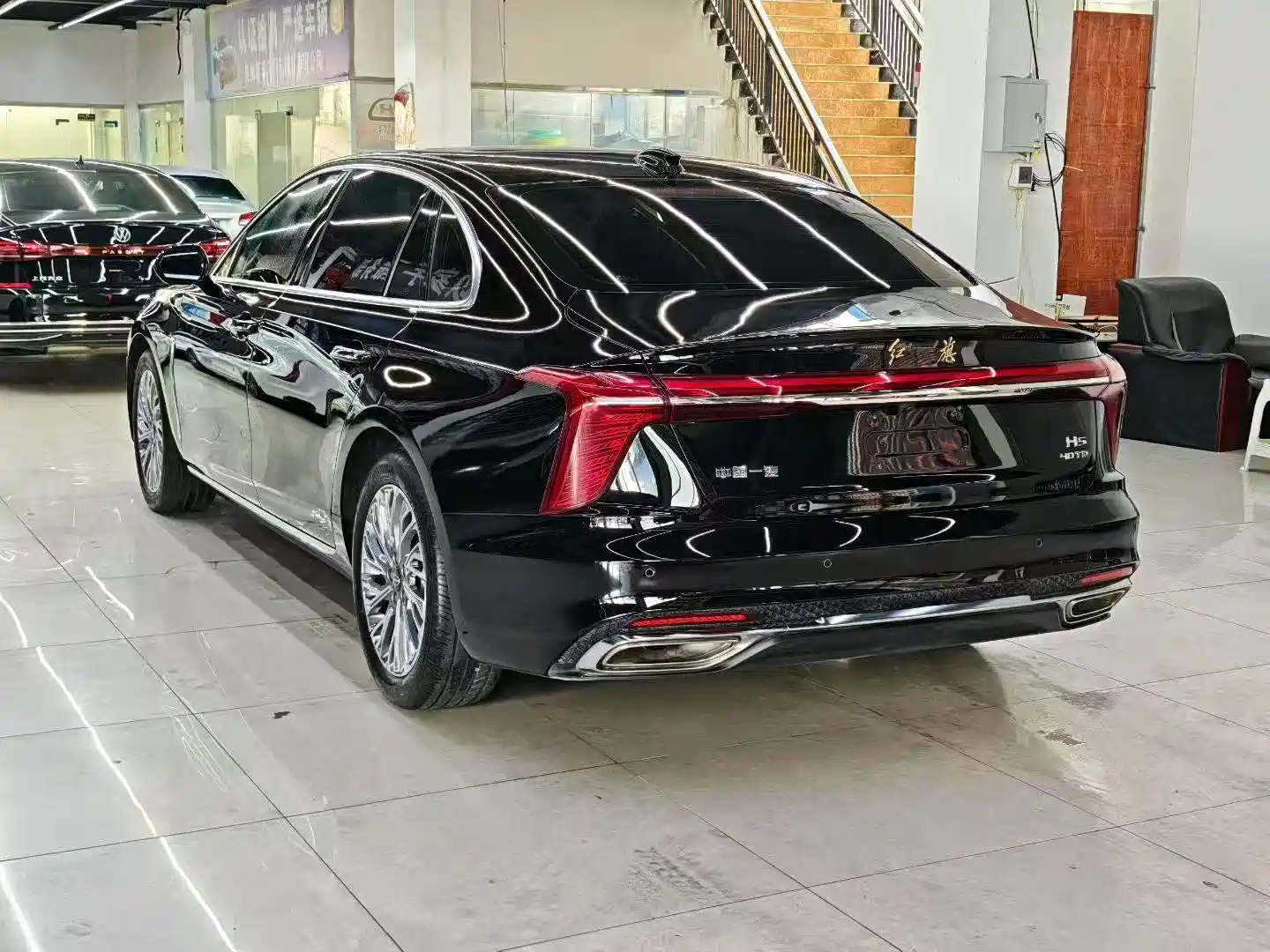 Фото 6 - Hongqi H5