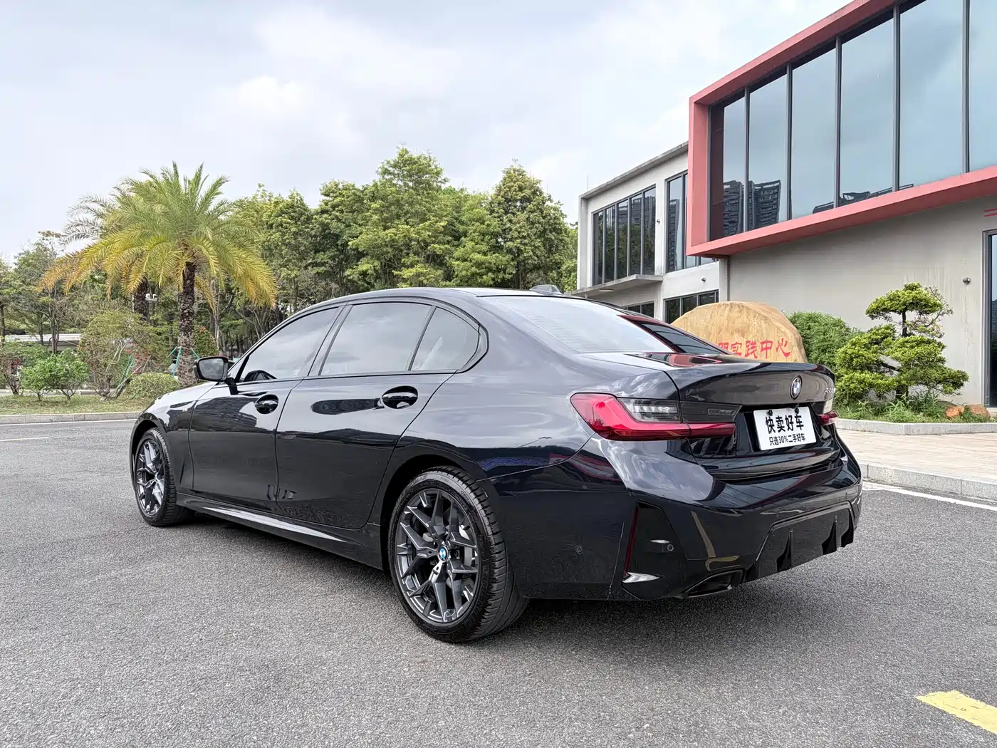 BMW 3 Series 2025 330Li M Sport Night Edition фото 3