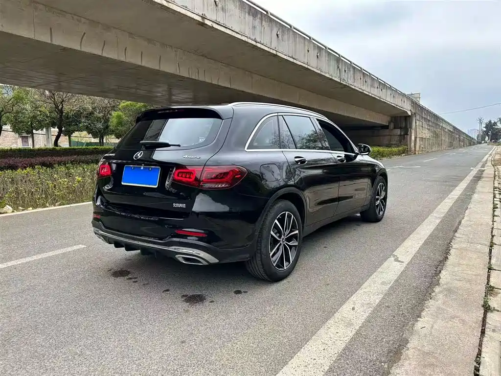 MERCEDES-BENZ GLC