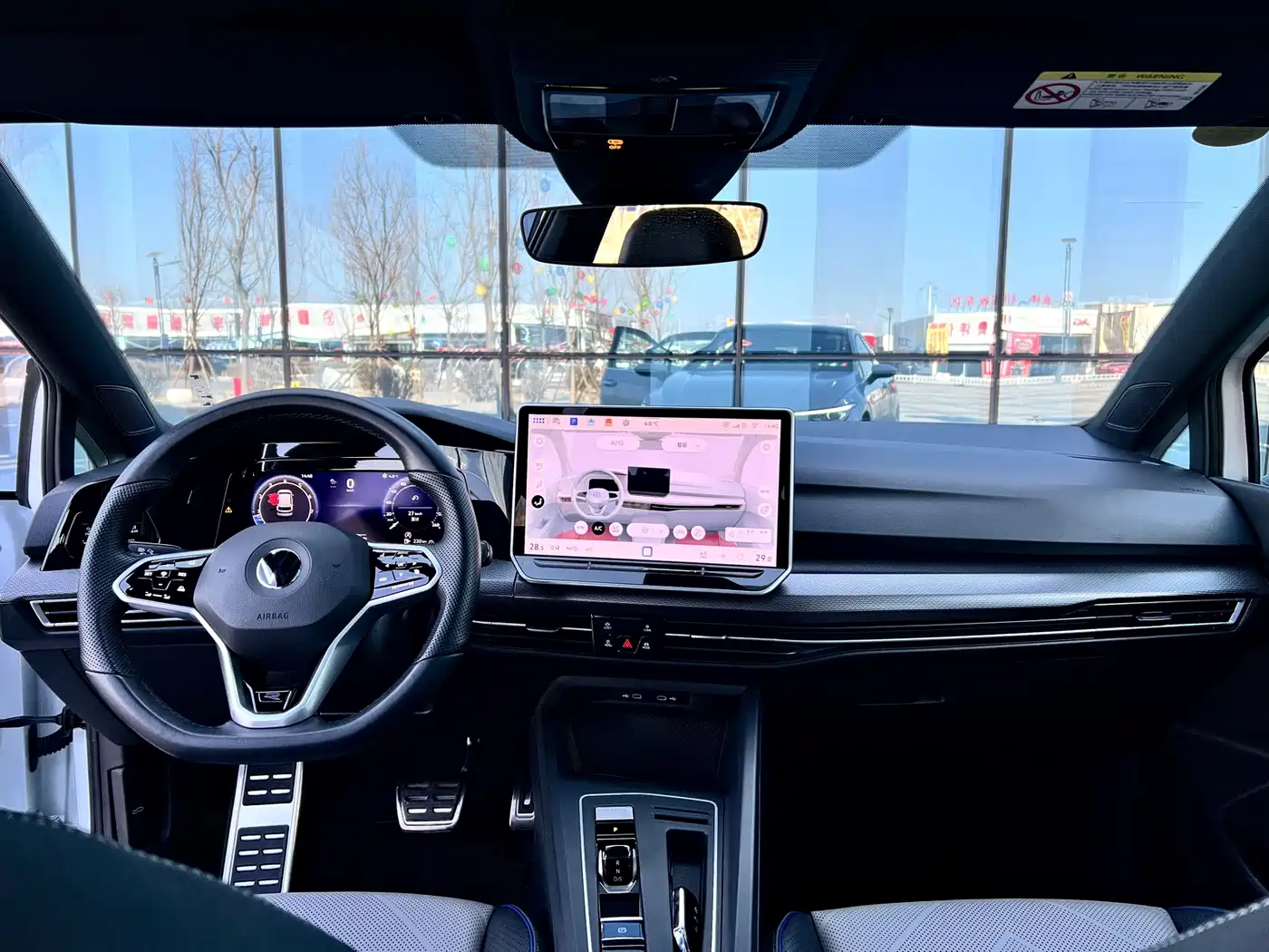 Volkswagen Golf 2025 Facelift 300TSI R-Line фото 8