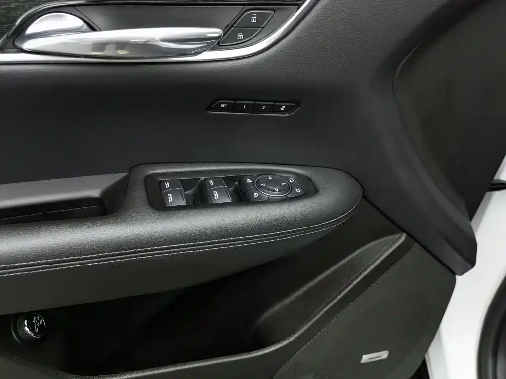 صورة 9 - Cadillac XT5
