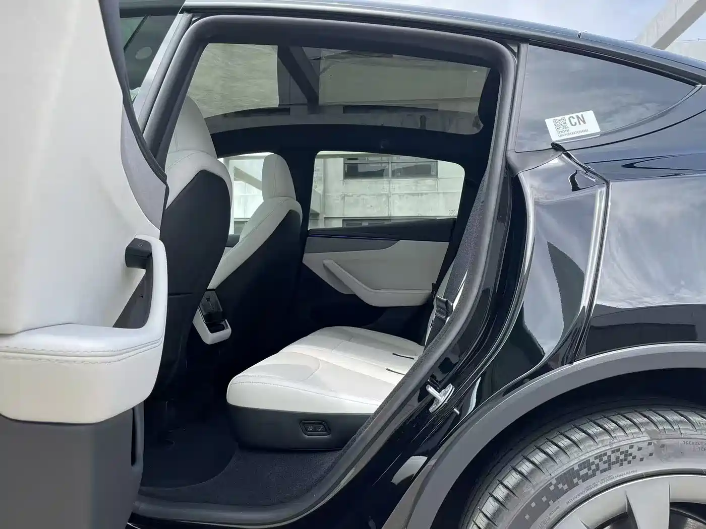 Tesla Model Y 2026 Long Range All-Wheel Drive фото 6