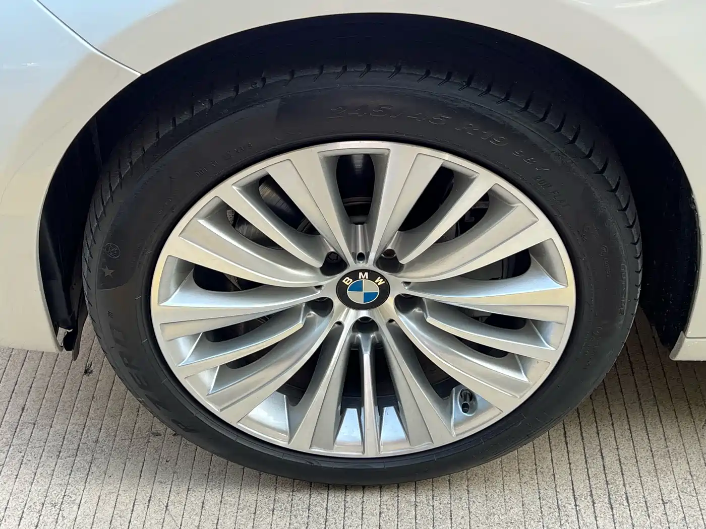 BMW 5 Series GT 2015 528i Luxury фото 18