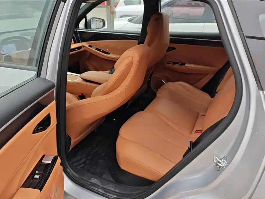 Geely Galaxy Galaxy L7 2025 EM-i 115km Explorer+ Edition фото 11