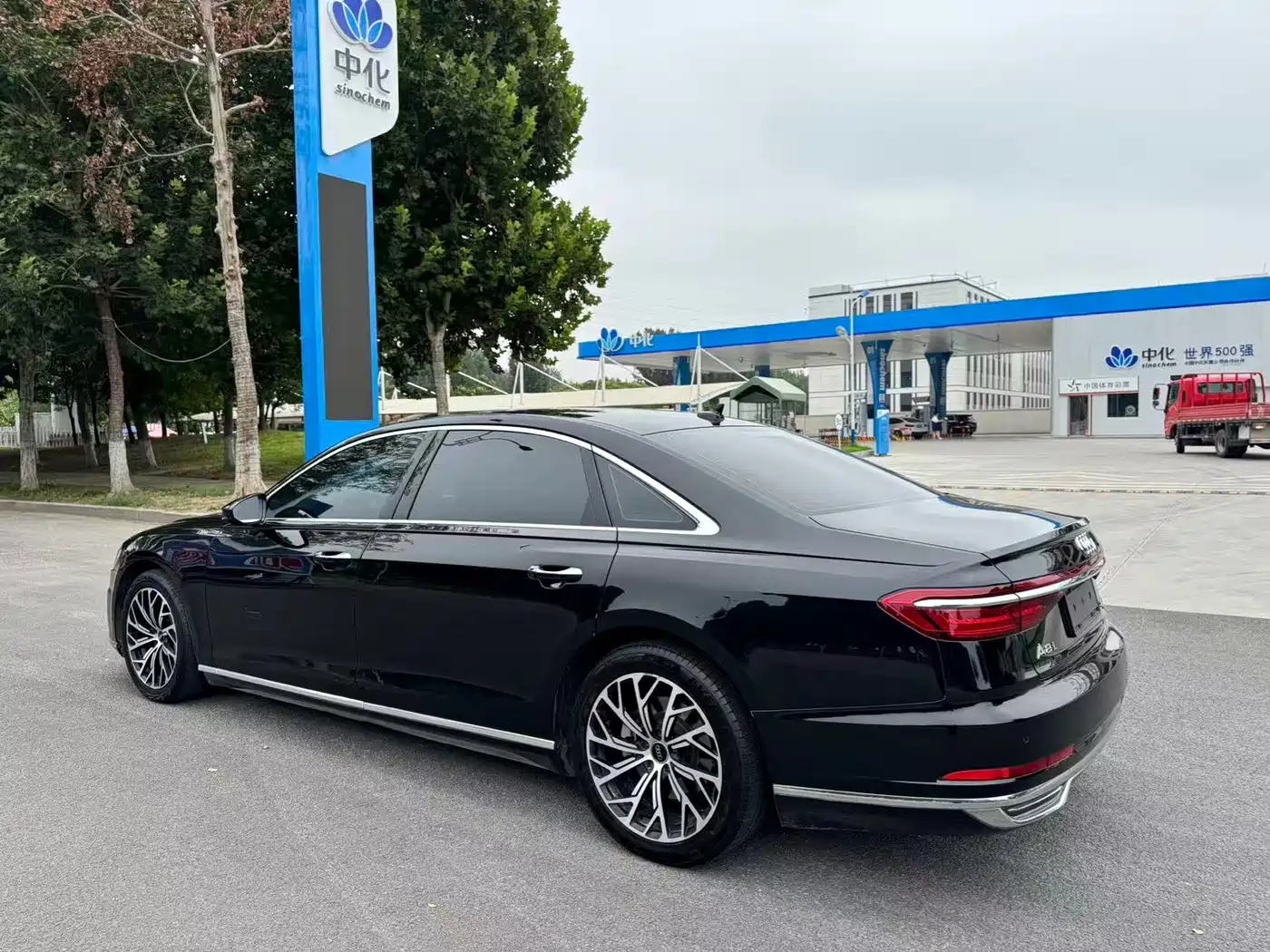 Фото 4 - Audi A8
