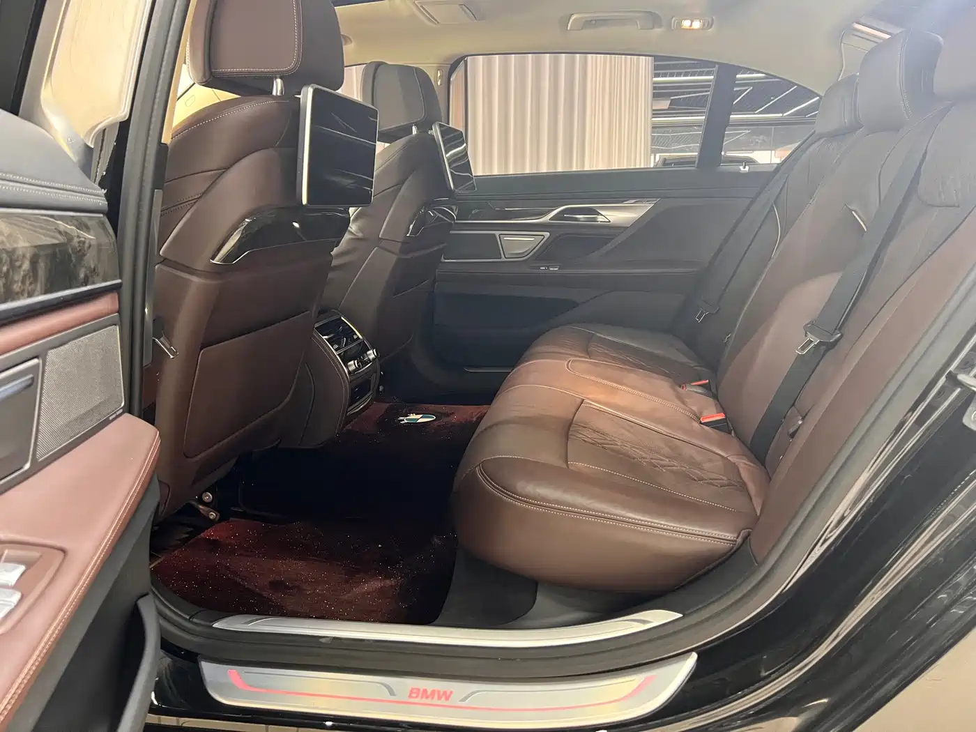 BMW 7 Series 2016 740Li Leading Edition фото 10