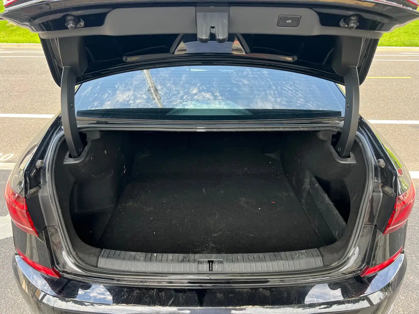 Volkswagen Passat 2023 380TSI Luxury Edition фото 10